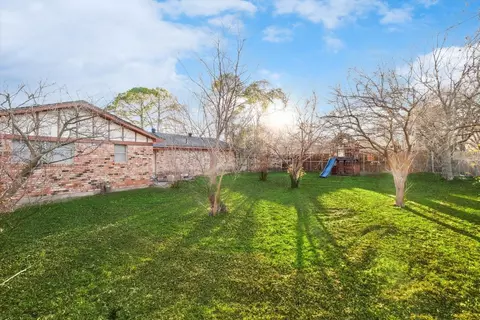 708 E Roewe St, Pilot Point, TX 76258 photo 25