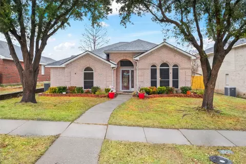 2425 Redfield Dr, Mesquite, TX 75181