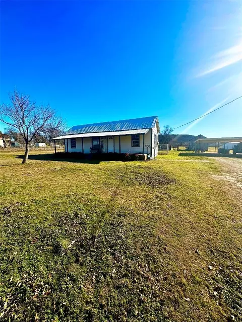 620 Elm St, Gordon, TX 76453