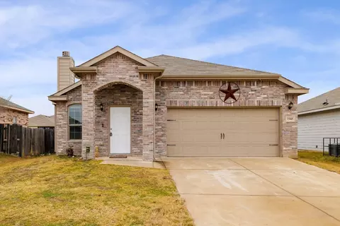 1945 Belshire Ct, Fort Worth, TX 76140