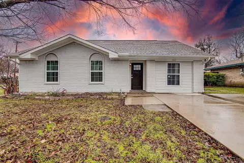 401 S 3rd Ave, Mansfield, TX 76063