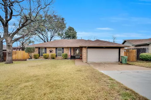 3715 Bordeaux Ct, Arlington, TX 76016