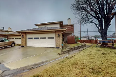 13 Dewberry Ct, Bedford, TX 76021