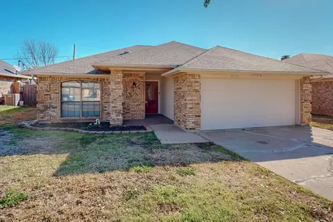 6301 Lotus Dr, Arlington, TX 76001