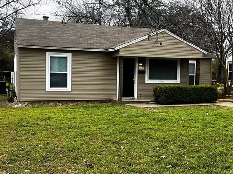 5032 Cedar Hill Rd, Fort Worth, TX 76116