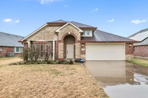 713 Lakeview Dr, Alvarado, TX 76009