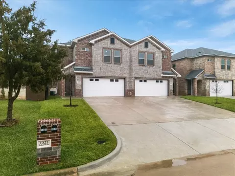 1325 Lakecrest Dr, Grand Prairie, TX 75051