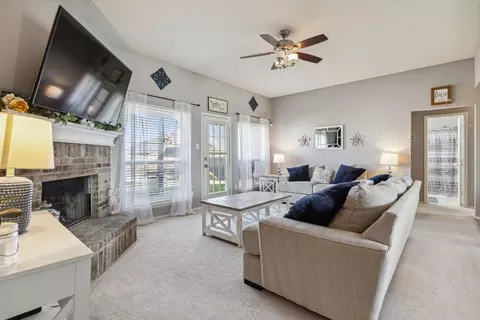 9200 Rhea Dr, White Settlement, TX 76108