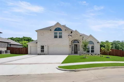 2814 White Plains Dr, Midlothian, TX 76065