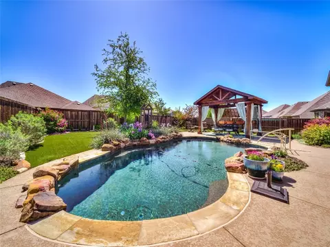 2400 Newton Ln, Mckinney, TX 75071