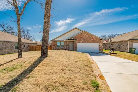 Exterior - 940 Ben Dr, Springtown, TX 76082 photo 4 of 9