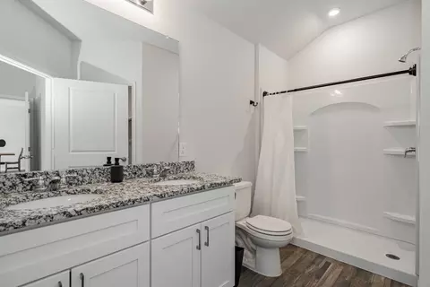 Bath - 940 Ben Dr, Springtown, TX 76082 photo 1 of 2