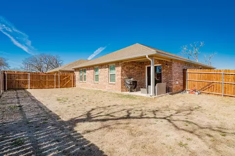 Exterior - 940 Ben Dr, Springtown, TX 76082 photo 7 of 9