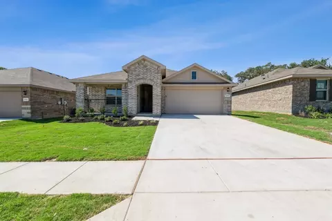 217 Asheville St, Azle, TX 76020