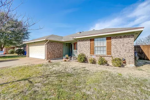937 Springhill Dr, Burleson, TX 76028