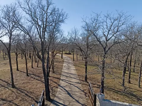 910 Harpole Rd E, Argyle, TX 76226 photo 5