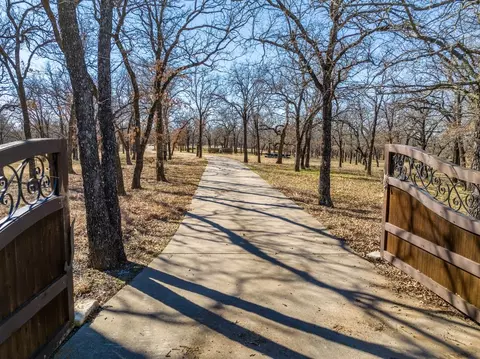 910 Harpole Rd E, Argyle, TX 76226 photo 23
