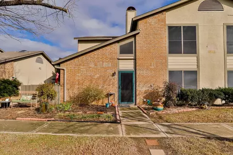 340 W Harwood Rd #C, Hurst, TX 76054