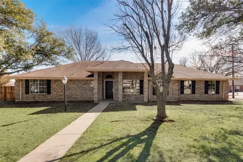 700 Stonebrooke Dr, Burleson, TX 76028