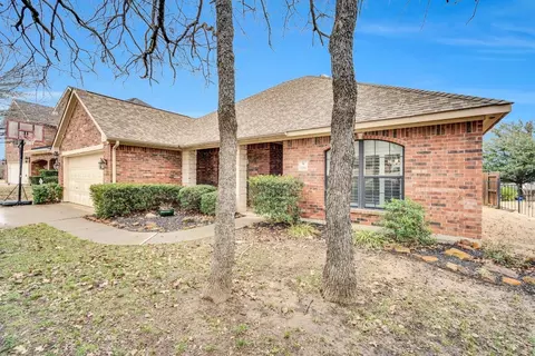 2717 Pinnacle Dr, Burleson, TX 76028