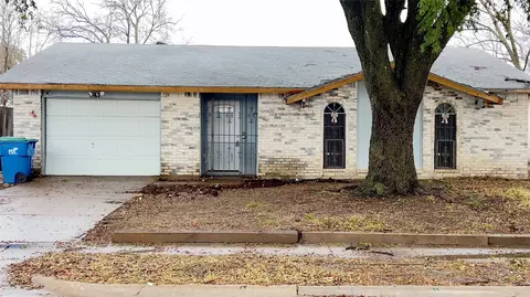 5917 Maple Ln, Rowlett, TX 75089
