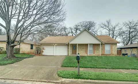 2420 Meadow Vw, Bedford, TX 76021