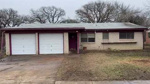 928 Jerry Ln, Bedford, TX 76022