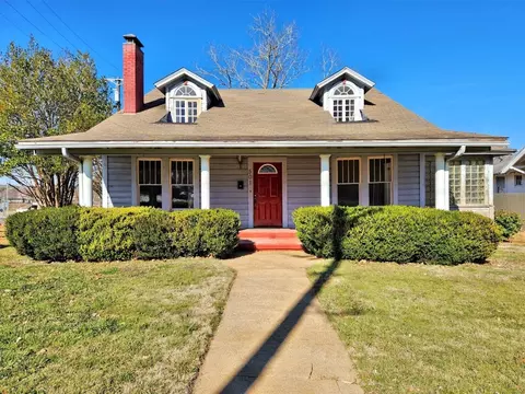 501 E Park Ave, Palestine, TX 75801