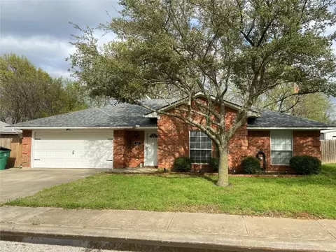 627 S Jefferson St, Pilot Point, TX 76258