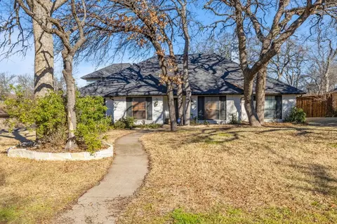 1209 Schumac Ln, Bedford, TX 76022