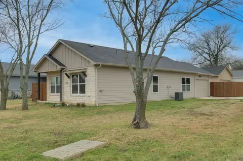 200 S Magnolia St, Alvarado, TX 76009