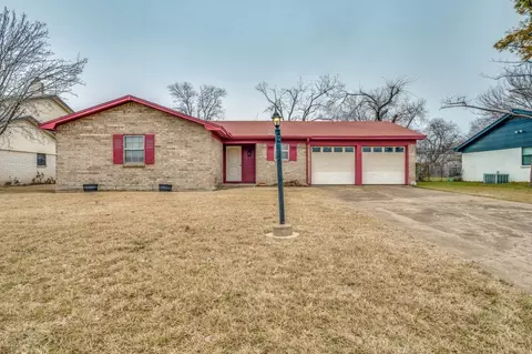 1026 John Reagan St, Benbrook, TX 76126