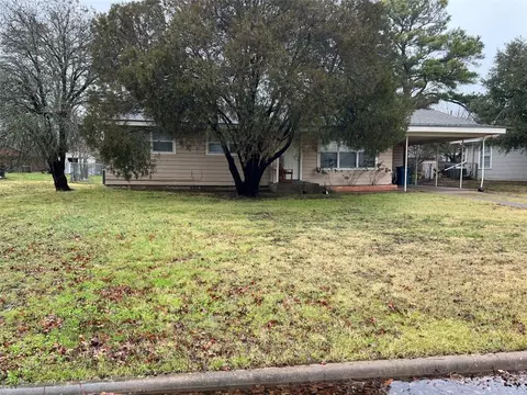 112 Oakwood, Keene, TX 76059