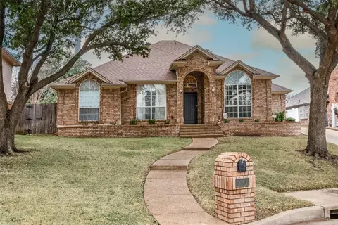 3105 Phillip Dr, Hurst, TX 76054