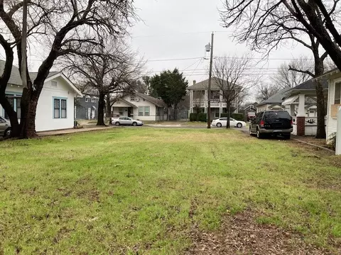 817 Centre St, Dallas, TX 75208