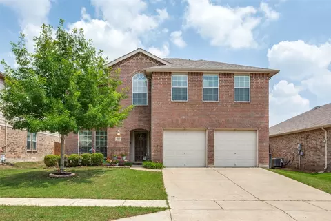 9208 Conestoga Dr, Fort Worth, TX 76131