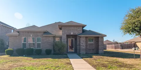 1303 Bluebonnet Ct, Desoto, TX 75115