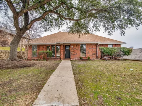 1707 Station Pl, Carrollton, TX 75007