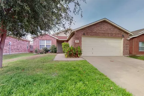 7962 Los Alamitos Ln, Fort Worth, TX 76140