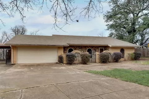 4851 Boulder Lake Ct, Fort Worth, TX 76103