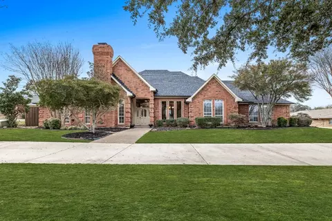 2208 High Point Dr, Carrollton, TX 75007