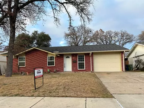 1137 Elmwood Dr, Lewisville, TX 75067