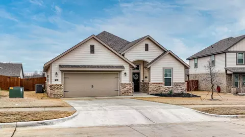 785 Feather Edge Dr, Springtown, TX 76082