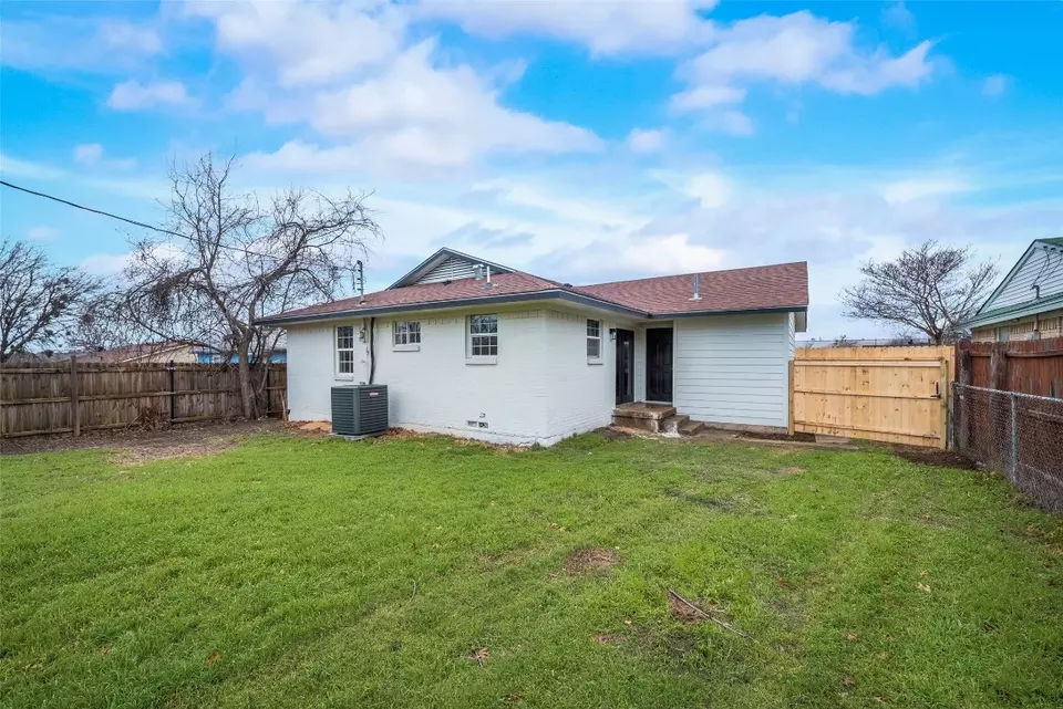 921 Tuskegee St, Grand Prairie, TX 75051 18 Photos Movoto