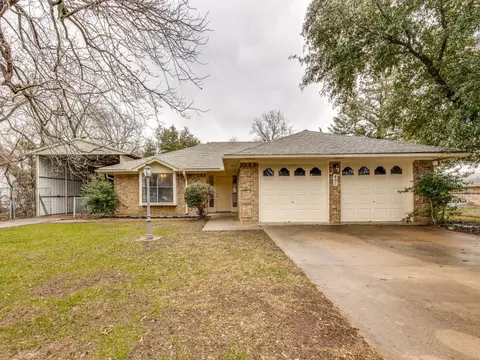 402 N Friou St, Alvarado, TX 76009
