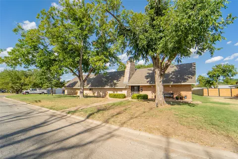 202 N Harding St, Breckenridge, TX 76424