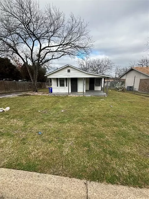 8124 Kender Ln, White Settlement, TX 76108