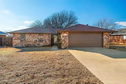 504 Bluebird Ln, Red Oak, TX 75154