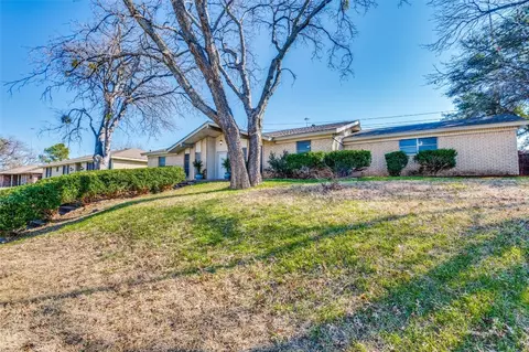 1613 Austrian Rd, Grand Prairie, TX 75050