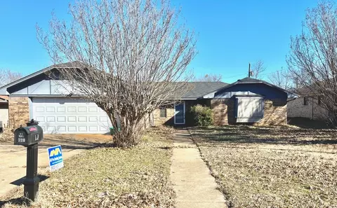 720 32nd St NE, Paris, TX 75460